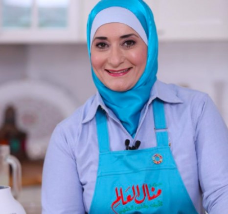 منال العالم تثير الجدل بعد ظهورها بدون حجاب