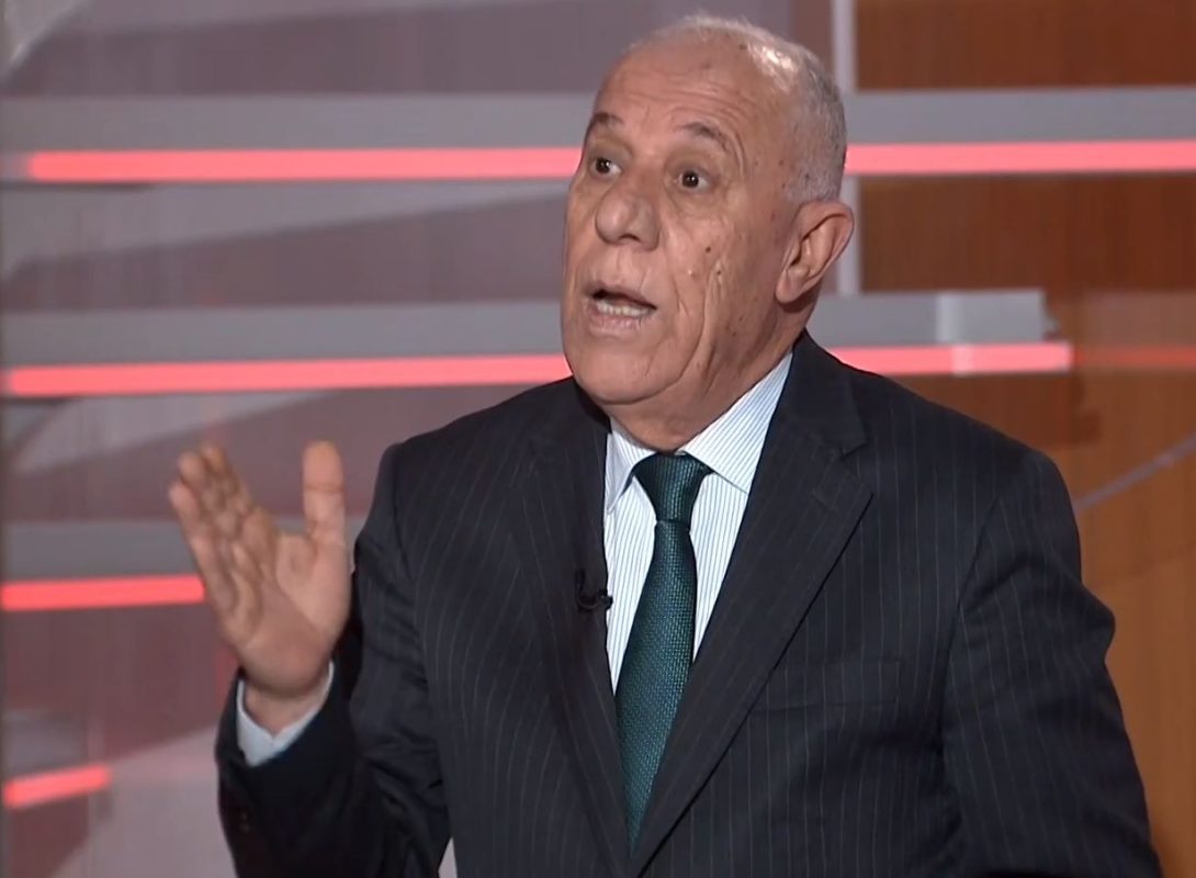 إسرائيل تفتح جبهة بحرية جديدة.. اللواء فايز الدويري يكشف تفاصيل الهجوم على ميناء الحديدة