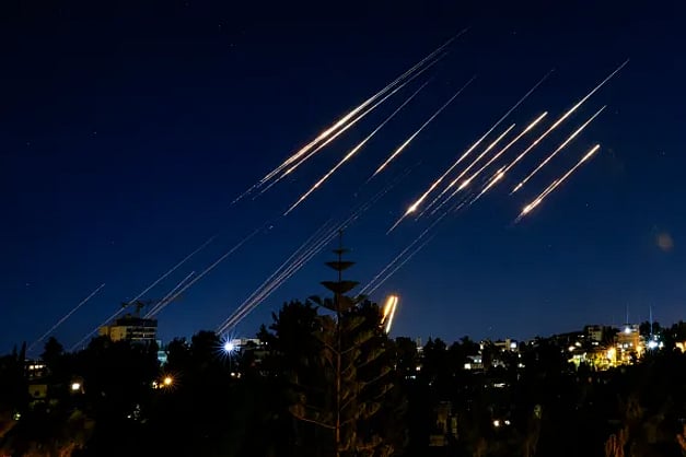 إيران تطلق صواريخ جديدة على مواقع إسرائيلية