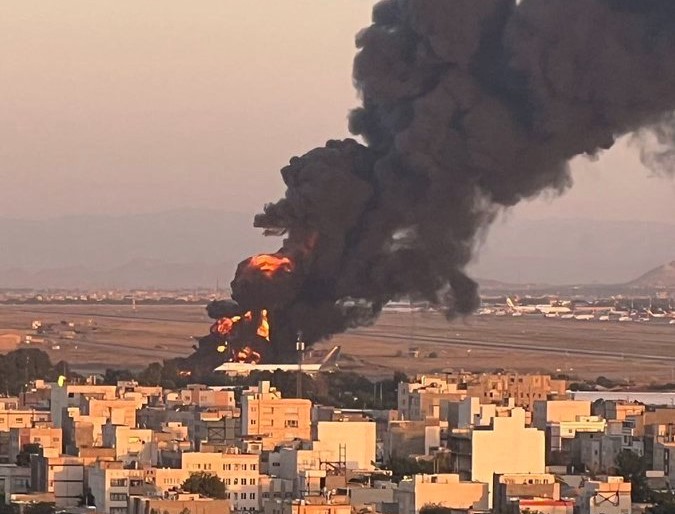 قصف وزارة الدفاع ومطار مشهد.. انفجارات تهز إيران والدفاعات الجوية تواجه هجمات إسرائيلية