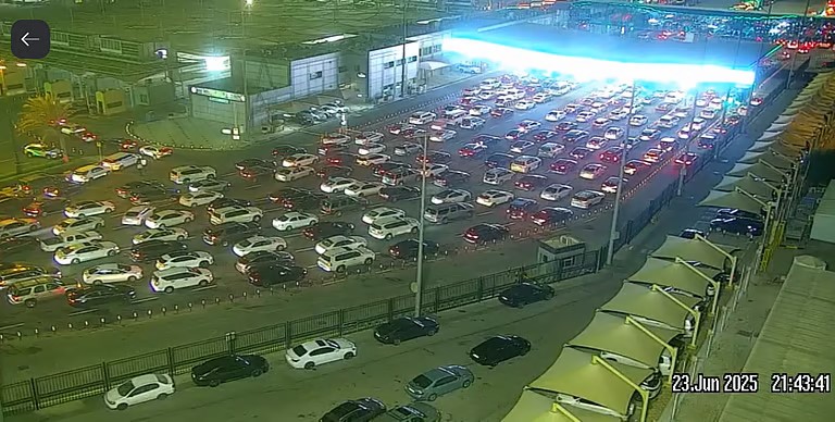 تدفق كبير للمركبات على جسر الملك فهد بعد إطلاق إنذارات في البحرين