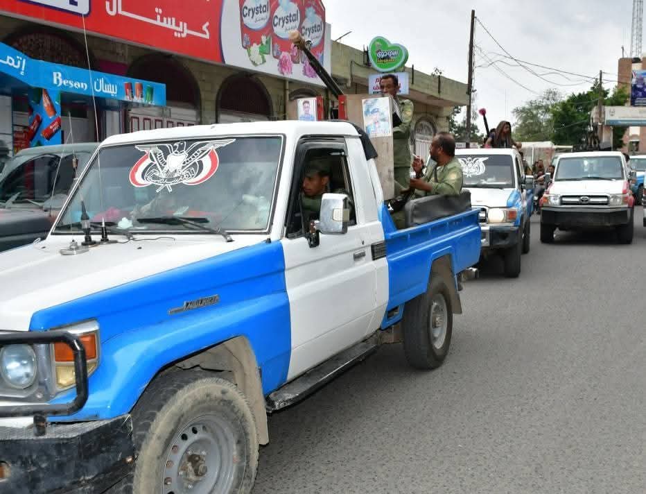 أهالي تعز يطالبون بالقبض على متورطين بإحراق شاحنة