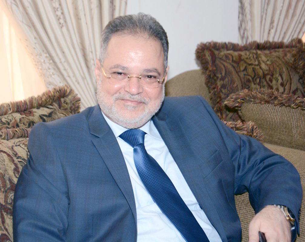 مستشار رئاسي يشرح أسباب الرفض اليمني للحوثيين عبر تغريدات مثيرة للجدل