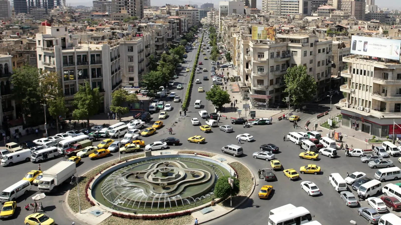 بالفيديو.. دخان كثيف يلف سماء دمشق.. تفاصيل الحادث الغامض قرب مبنى التلفزيون السوري