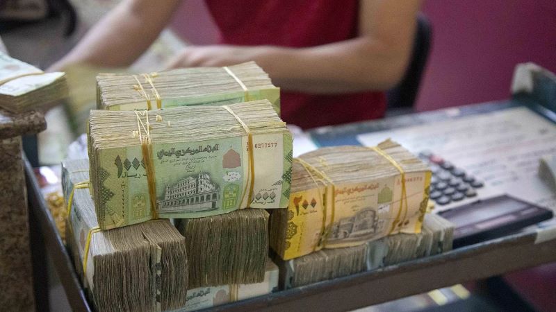 أسعار صرف الدولار والريال السعودي مقابل الريال اليمني اليوم الخميس 17 يوليو 2025