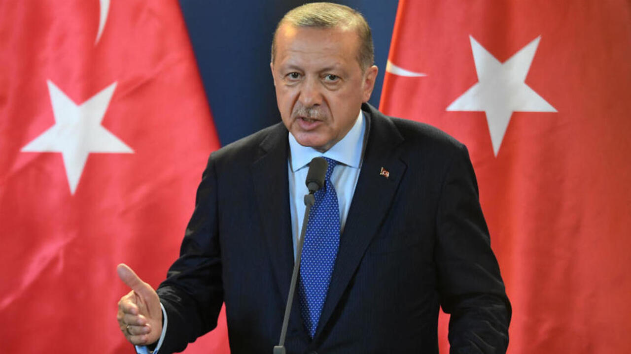 أردوغان يستطيع الترشح لولاية جديدة دون تعديل الدستور الحالي