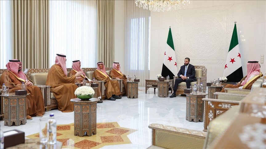 الرئيس السوري أحمد الشرع يستكشف سبل تعاون اقتصادي جديدة مع رجال أعمال سعوديين