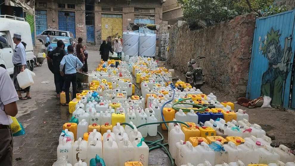 الحكومة اليمنية تحذر من تفاقم أزمة المياه في تعز وتطالب الأمم المتحدة بمشاريع إغاثة فورية