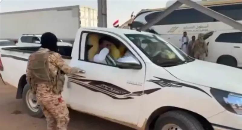 الوزير معمر الإرياني يوجه رسالة هامة بعد ضبط شحنة مخدرات في منفذ الوديعة