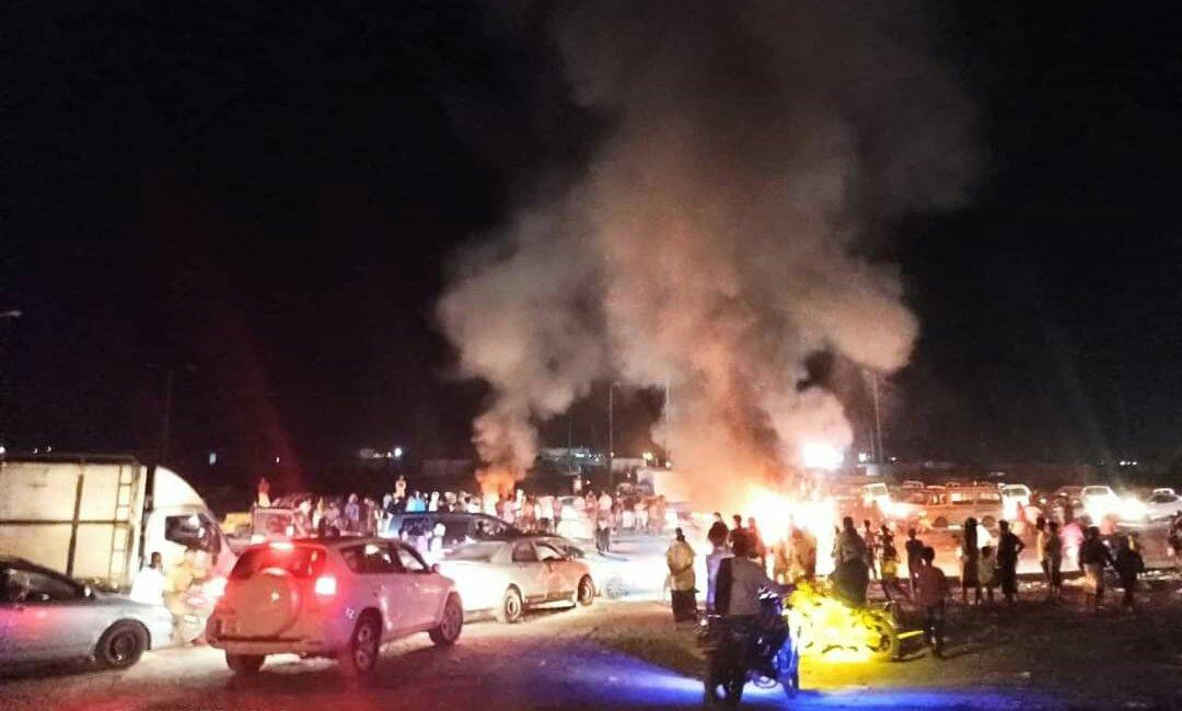 احتجاجات متصاعدة في حضرموت وغضب شعبي يغلق ميناء المكلا