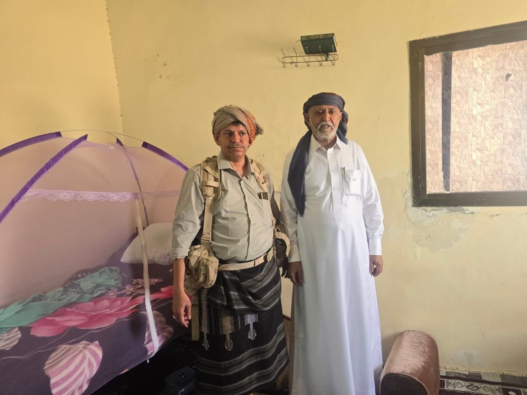 أول صورة للشيخ محمد الزايدي بعد إطلاق سراحه والقبائل تصدر بيان عاجل
