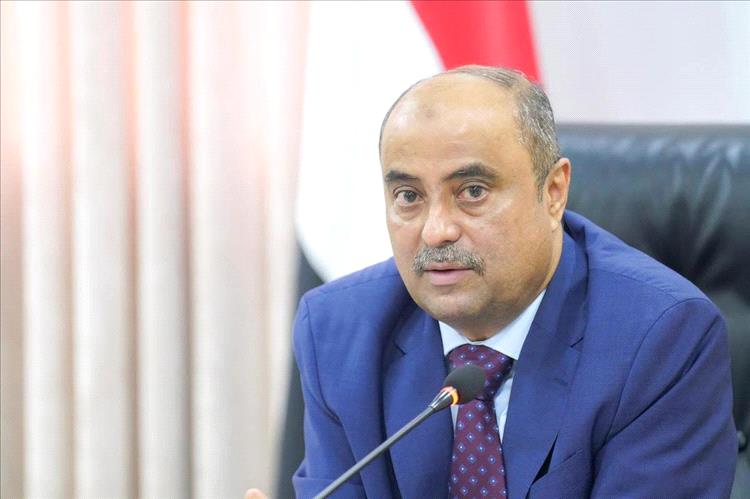 رئيس الوزراء اليمني يصدر توجيهات عاجلة لتخفيض الأسعار بعد تحسن الريال اليمني مقابل الدولار والسعودي