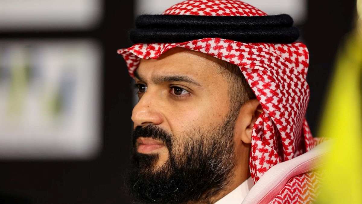 انسحاب أنمار الحائلي من سباق رئاسة الاتحاد يربك المشهد.. رسالة لمدرج الذهب وتحية لبنزيما