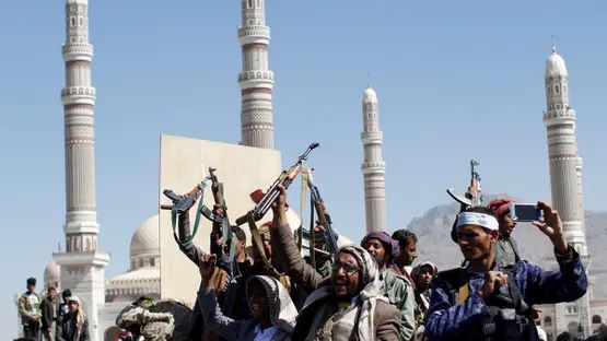 تصاعد التوتر بين الحوثيين وحزب المؤتمر في صنعاء بعد اقتحام اجتماع قيادي وحكم بإعدام أحمد علي صالح
