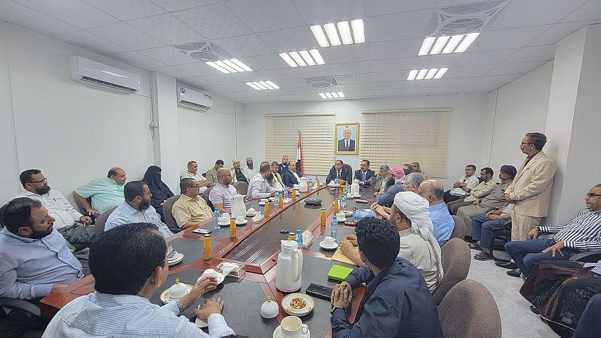 بعد بيان مجموعة هائل سعيد أنعم.. وزير الصناعة اليمني يدعو التجار لخفض الأسعار مع تحسن الريال اليمني