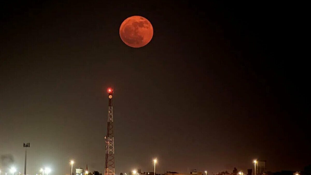 بدون قمر كامل.. سماء السعودية والدول المحيطة تشهد ظاهرة فلكية نادرة هذا الشهر