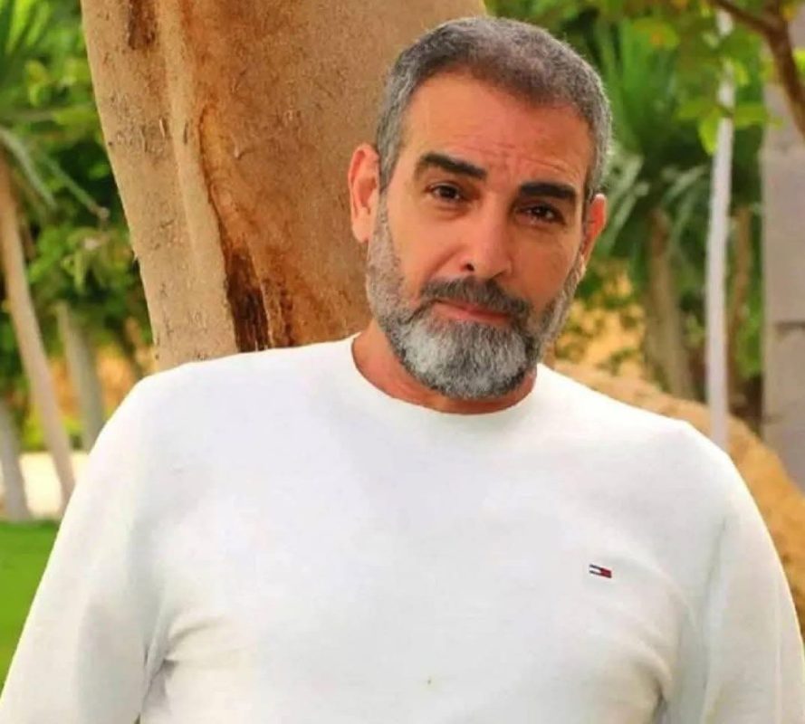 أحمد عبد العزيز يعلق على حادثة رفض المصافحة ويثير جدلاً على مواقع التواصل