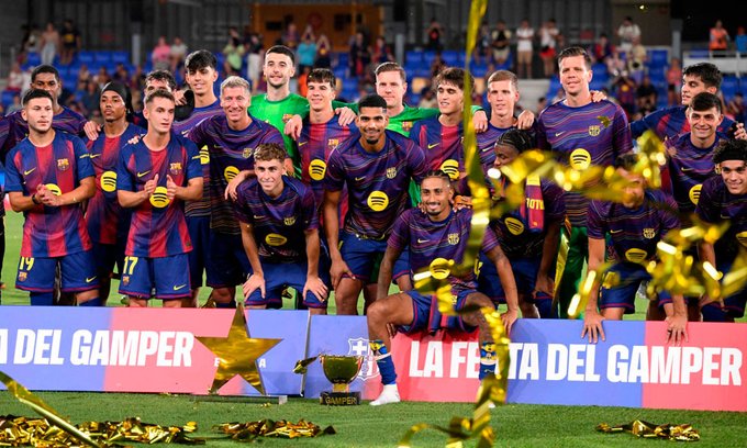 فوز برشلونة الساحق على كومو الإيطالي وتحقيق كأس خوان جامبر