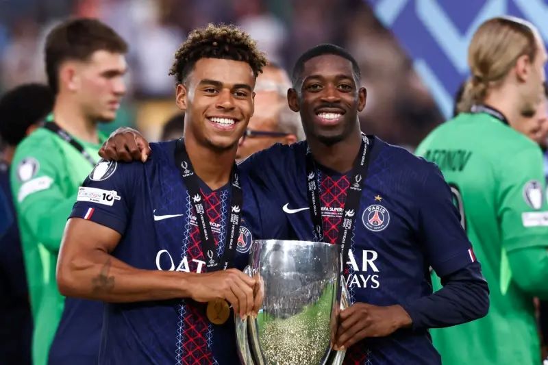 عثمان ديمبلي يقود باريس سان جيرمان للفوز بكأس السوبر الأوروبي ويقترب من الكرة الذهبية