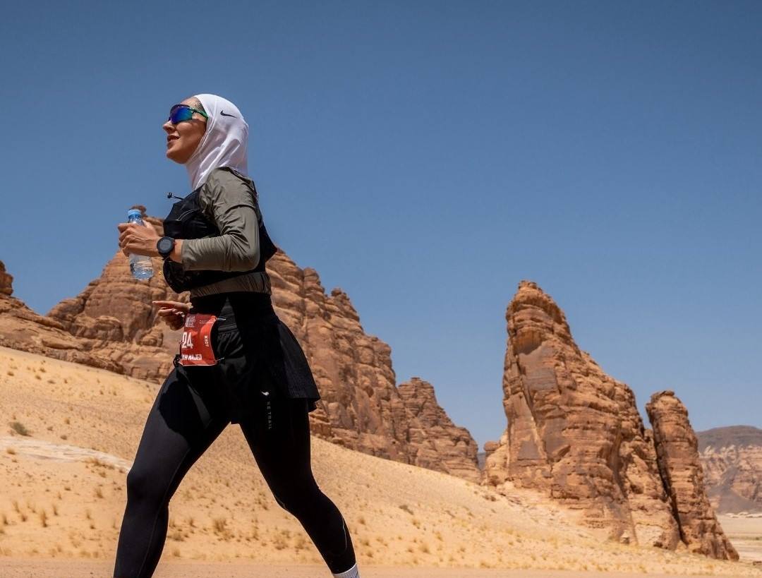 موعد الانطلاق.. سباق "لهيب العلا" يجذب 500 عدّاء عالمي في تحدّ صحراوي مميز