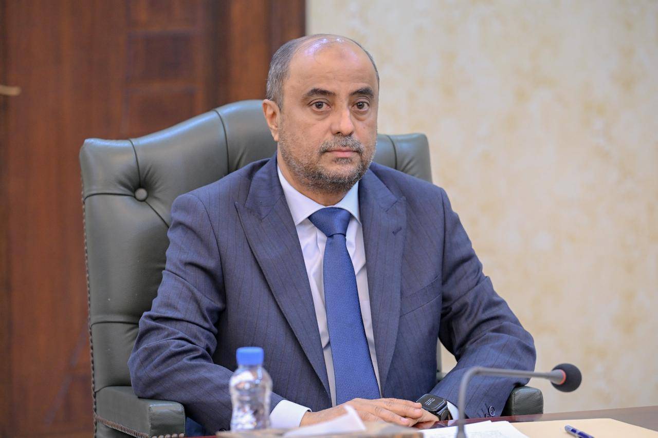 رئيس الوزراء اليمني يصدر توجيهات عاجلة لتخفيض أسعار الغاز المنزلي