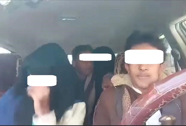 فيديو البنات والشباب بالسيارة يثير جدلاً واسعًا في اليمن.. الكشف عن حقيقة المقطع بعد القبض على سائق السيارة