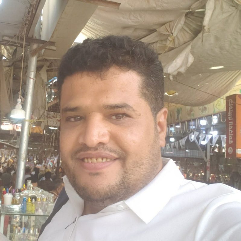 عودة الصحفي حمود هزاع إلى منزله بعد أيام من الاعتقال في مأرب