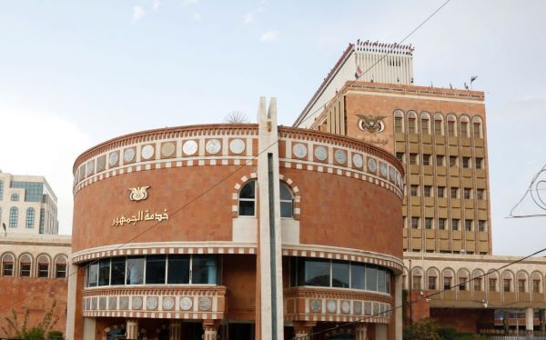 وثيقة مسربة لبنك الحوثيين المركزي تكشف أزمة الدولار الخانقة في صنعاء