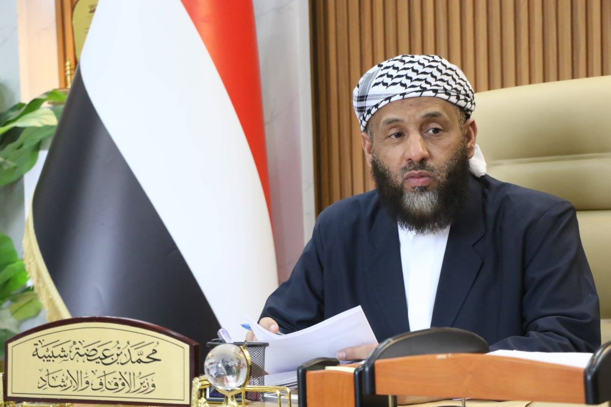 وزير الأوقاف محمد عيضة شبيبة يناشد قبائل عبيدة في مأرب بوقف الاقتتال الداخلي