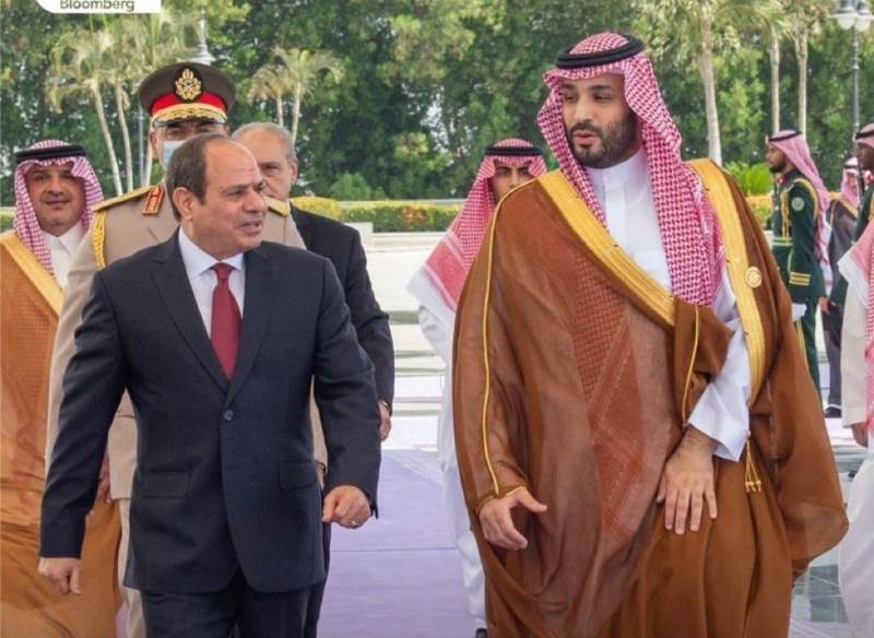 الرئيس السيسي يصل إلى نيوم لمباحثات بشأن غزة مع الأمير محمد بن سلمان