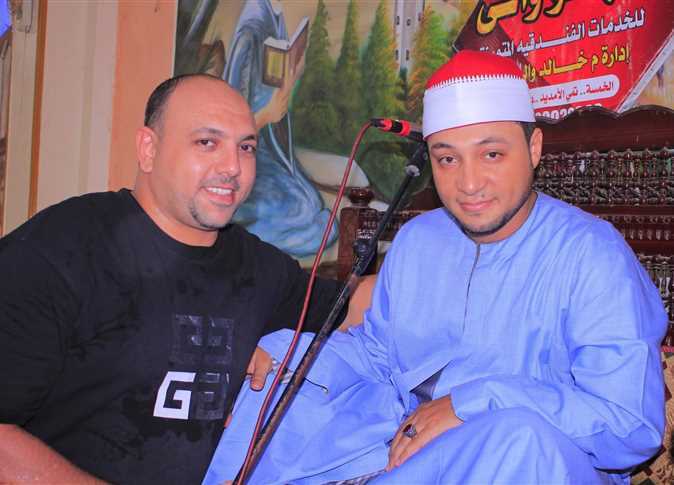 كيف مات بعد الصلاة؟ الموت يفجع قرية الخمسة برحيل القارئ محمد رضا الطنطاوي