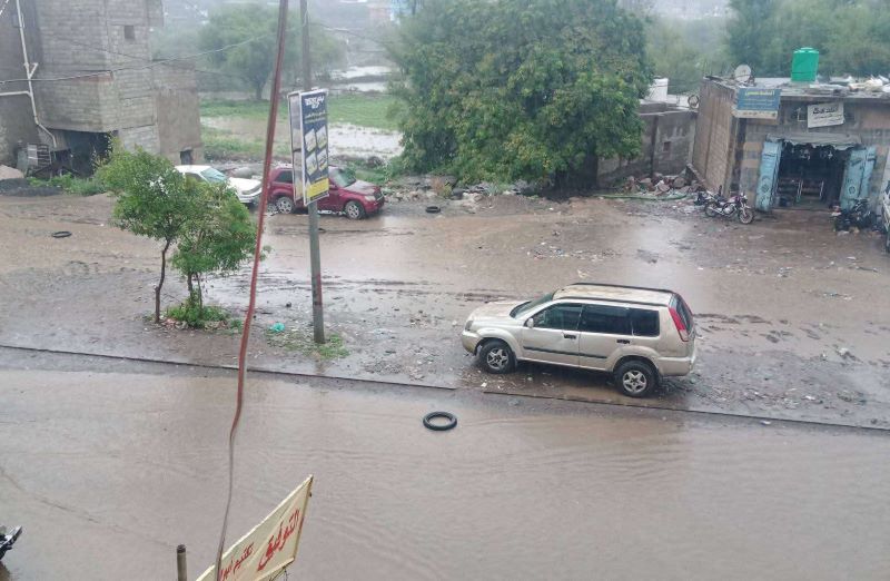 أمطار غزيرة تُحيي آمال المزارعين في الضالع بعد جفاف طويل