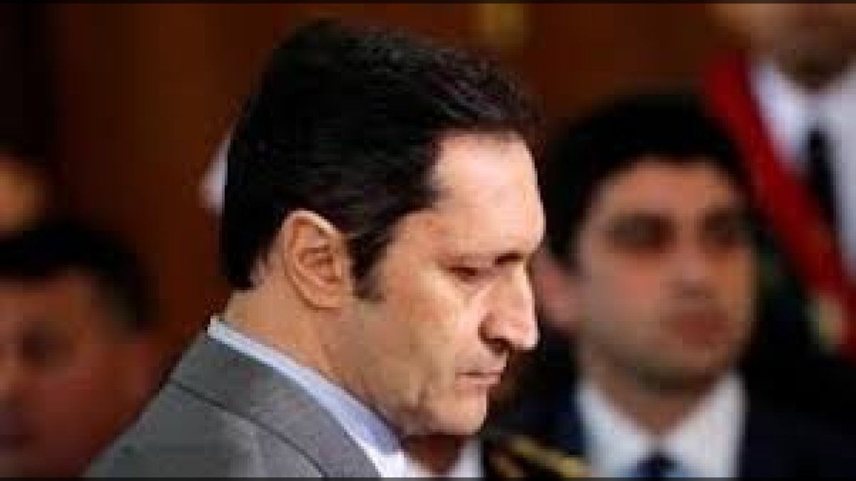 علاء مبارك يُثير الجدل بتعليق لاذع حول موقف "ميدو" أمام السفارة المصرية بلندن