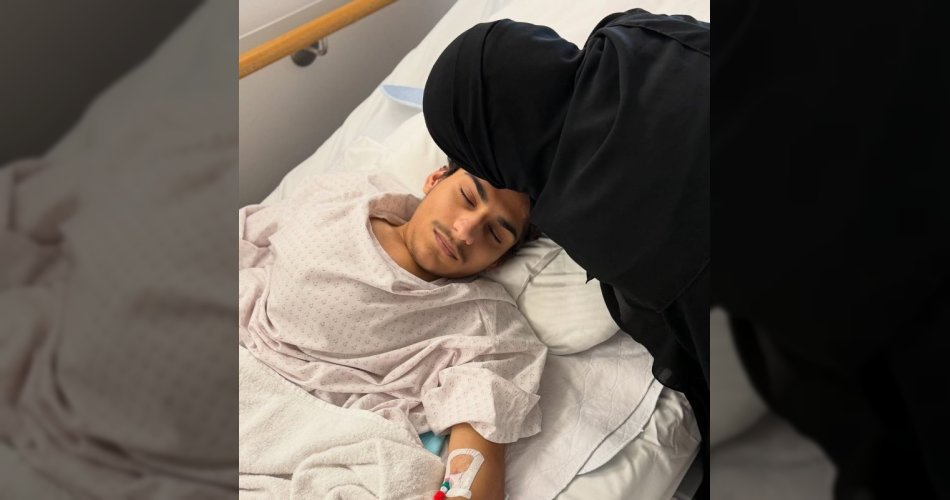نشرت صورتها وهي تقبل رأسه.. دعاء مؤثر من والدة غانم المفتاح أثناء محنته الصحية على حسابه بالانستغرام