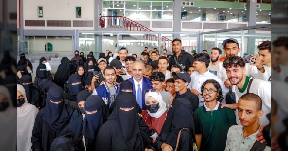 أول تعليق من وزير التعليم العالي.. عيدروس الزبيدي يوجه 100 منحة دراسية إماراتية خارج الأطر الرسمية