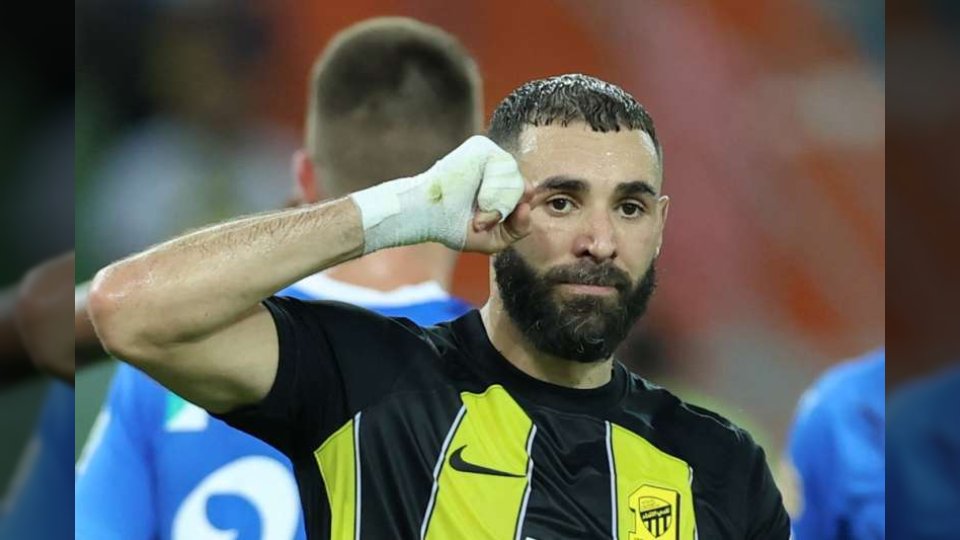 اصابة كريم بنزيما واحتمال غيابه عن مباراة الاتحاد ضد الفتح في الدوري السعودي