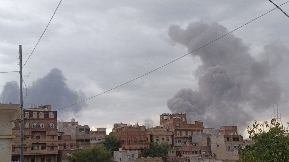 إسرائيل تستهدف مواقع حوثية في صنعاء والجوف.. تفاصيل الضربات الجديدة