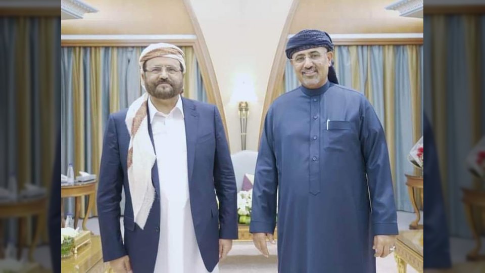 انقسام في الروايات حول مشادة بين سلطان العرادة وعيدروس الزبيدي خلال اجتماعات المعاشيق