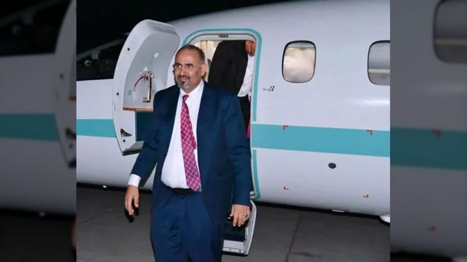 عيدروس الزبيدي يغادر فجأة إلى أبوظبي وسط توترات سياسية
