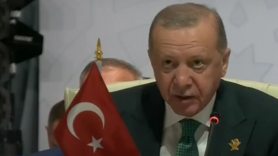 أردوغان في قمة الدوحة: إسرائيل تشكل خطرًا على الاستقرار العالمي