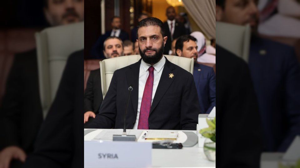 المغزى في تكملة الشعر.. الرئيس السوري احمد الشرع يستشهد ببيت شعري في قمة الدوحة: "متى تجمع القلب الذكي وصارما وأنفا حميا تجتنبك المظالم"