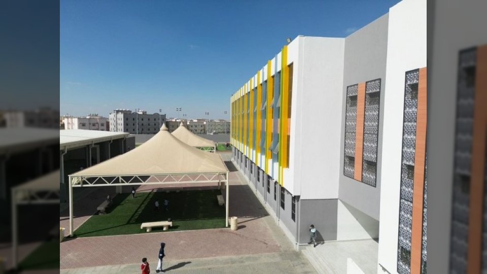 أسماء المناطق.. تعليق الدراسة في مدارس عسير غدًا بسبب تحذيرات الأرصاد من خطر الطقس