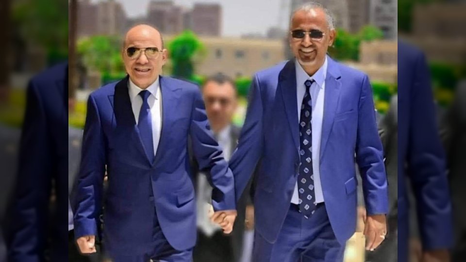 تطورات مفاجئة تلوح في الأفق بشأن موقف رشاد العليمي من قرارات عيدروس الزبيدي