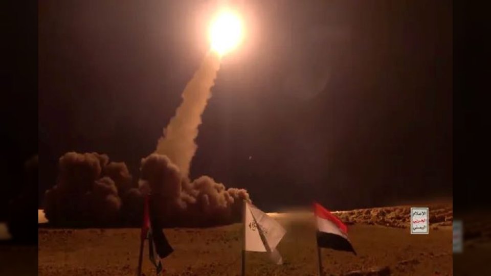 أثر على طائرة نتنياهو.. جيش الاحتلال يعلن اعتراض صاروخ أطلق من اليمن