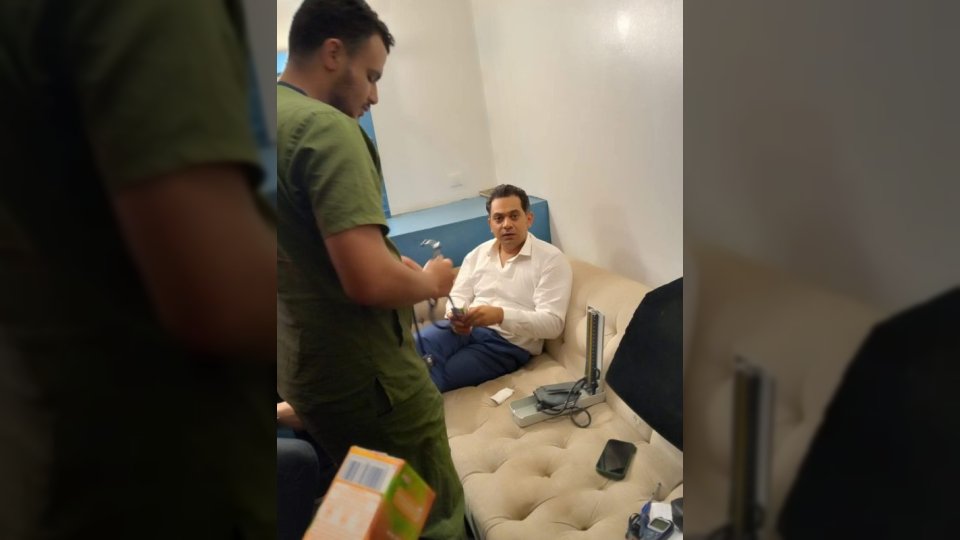تفاصيل الحالة الصحية والمرض المفاجئ للإعلامي حسام الدين حسين خلال بث مباشر
