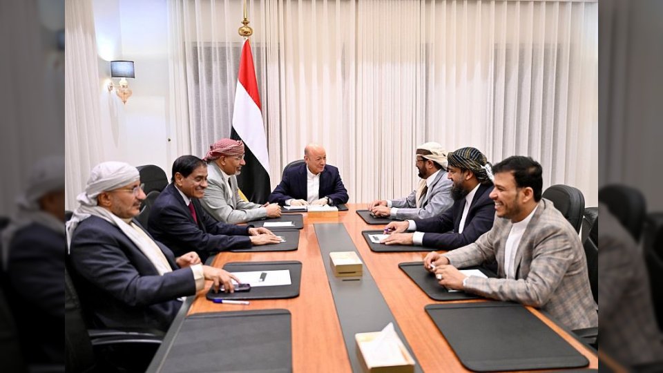 قرارات هامة.. مجلس القيادة الرئاسي يعزز وحدة صفوفه ويؤكد التزامه بالشراكة الجماعية وفق القرارات التنظيمية