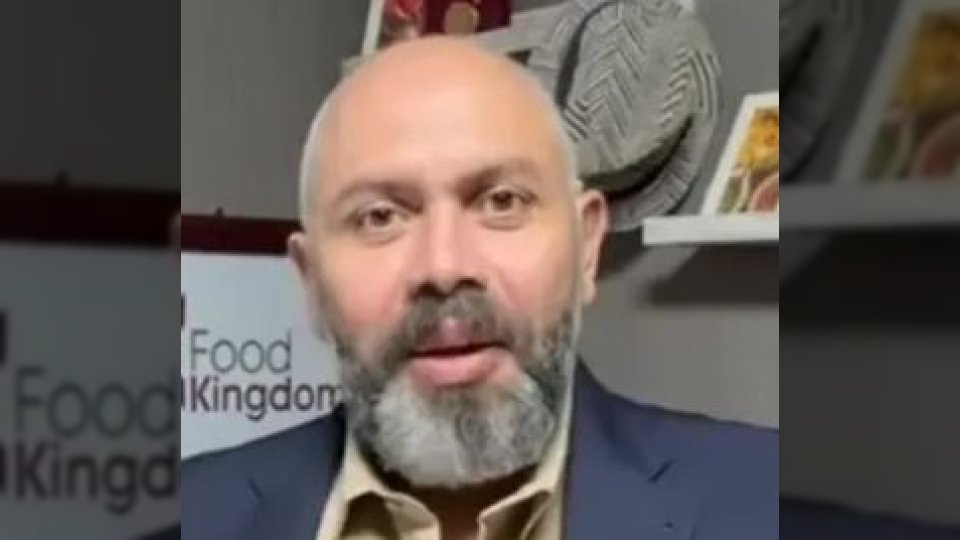 تفاصيل حبس "بلوجر المطاعم" محمد عادل بعد تهريب 50 مليون جنيه مصري من 150 مستثمرًا