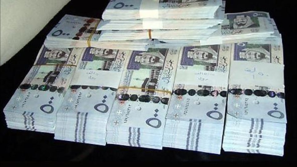 خبير اقتصادي يوضح.. هل سيتأثر سعر الريال اليمني بعد الإعلان عن المنحة السعودية؟