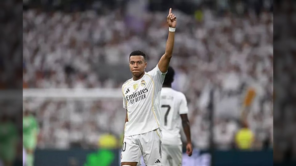 ريال مدريد يهزم إسبانيول ويحافظ على صدارة الدوري الإسباني