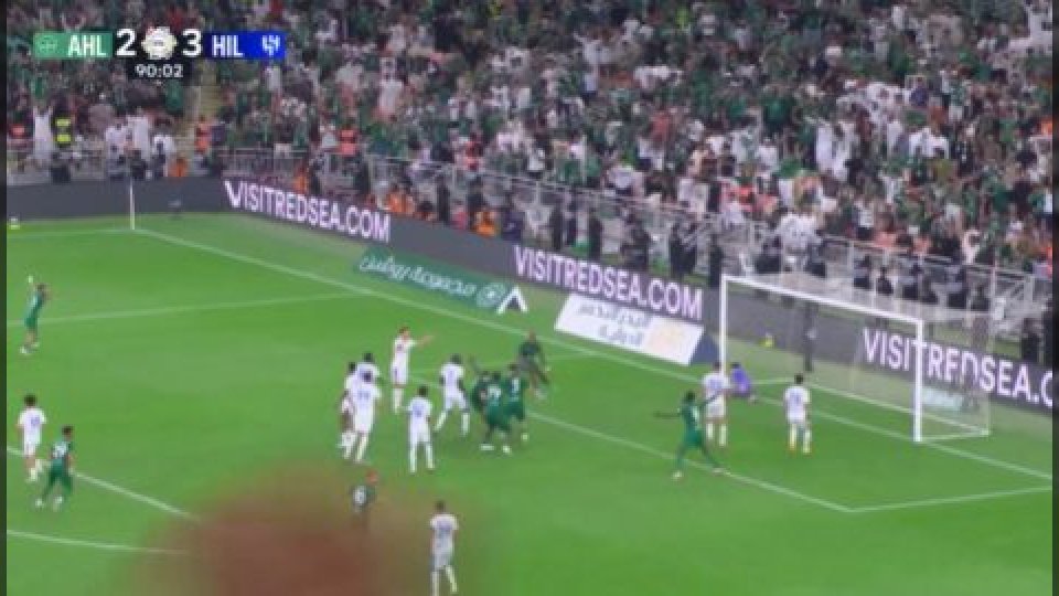 مباراة نارية تنتهي بنتيجة التعادل بين الهلال والأهلي في دوري روشن السعودي